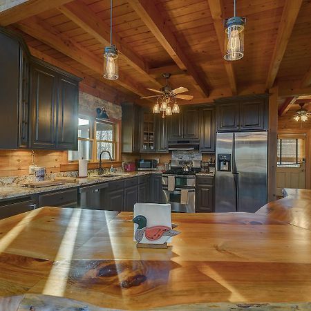 Blue Ridge Bliss- Spacious Cabin, Pets, Hot Tub! エクステリア 写真