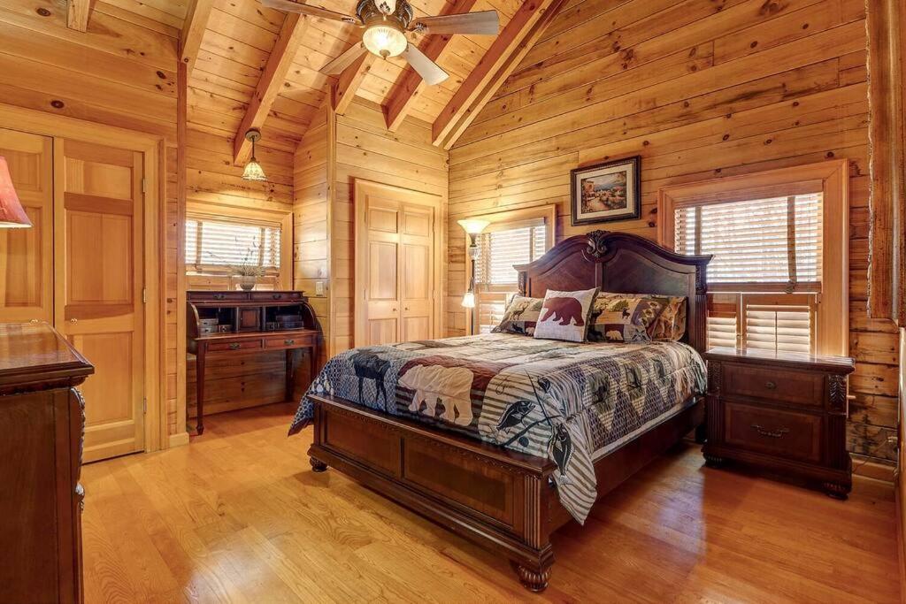 Blue Ridge Bliss- Spacious Cabin, Pets, Hot Tub! エクステリア 写真