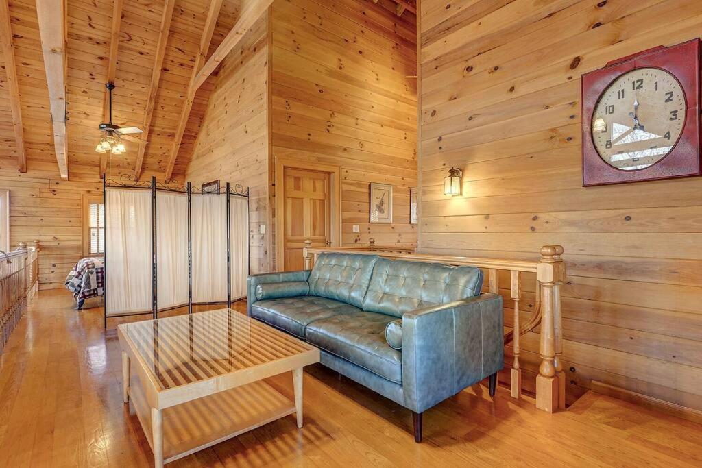 Blue Ridge Bliss- Spacious Cabin, Pets, Hot Tub! エクステリア 写真