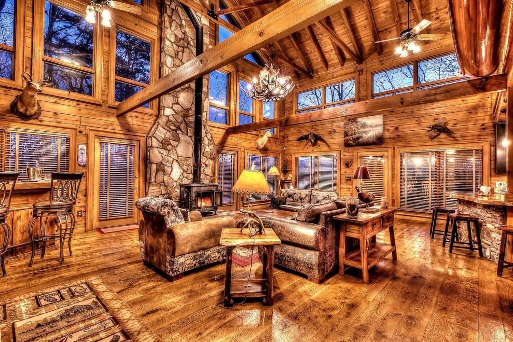 Blue Ridge Bliss- Spacious Cabin, Pets, Hot Tub! エクステリア 写真