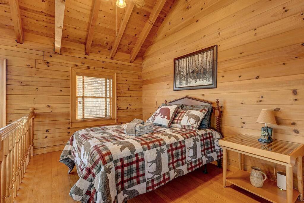 Blue Ridge Bliss- Spacious Cabin, Pets, Hot Tub! エクステリア 写真