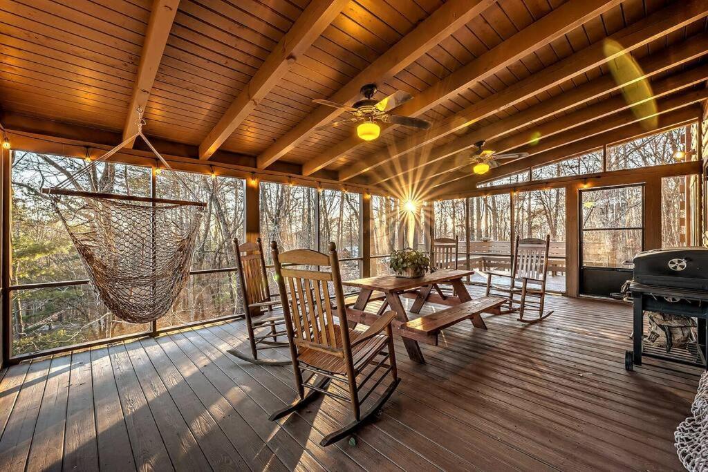 Blue Ridge Bliss- Spacious Cabin, Pets, Hot Tub! エクステリア 写真
