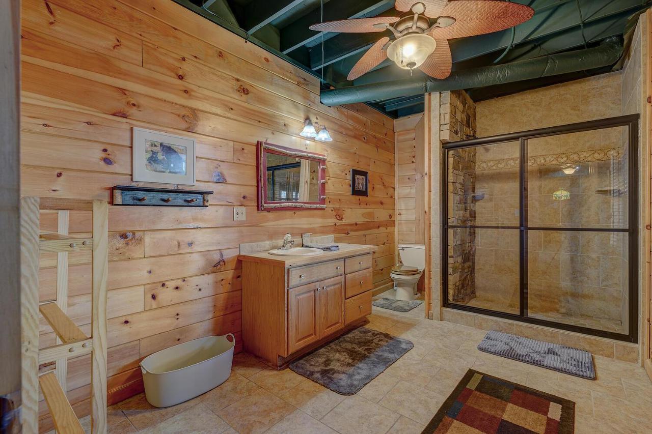Blue Ridge Bliss- Spacious Cabin, Pets, Hot Tub! エクステリア 写真