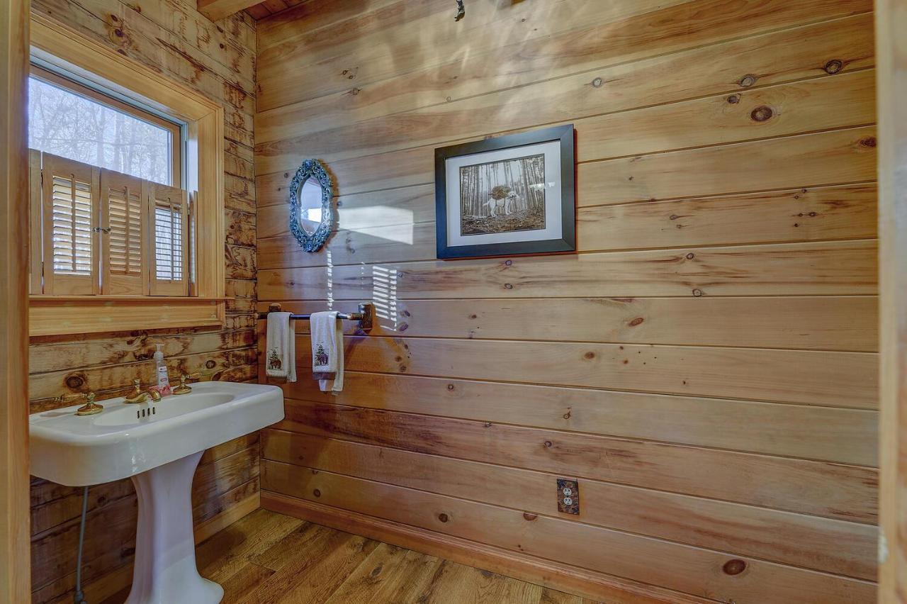 Blue Ridge Bliss- Spacious Cabin, Pets, Hot Tub! エクステリア 写真